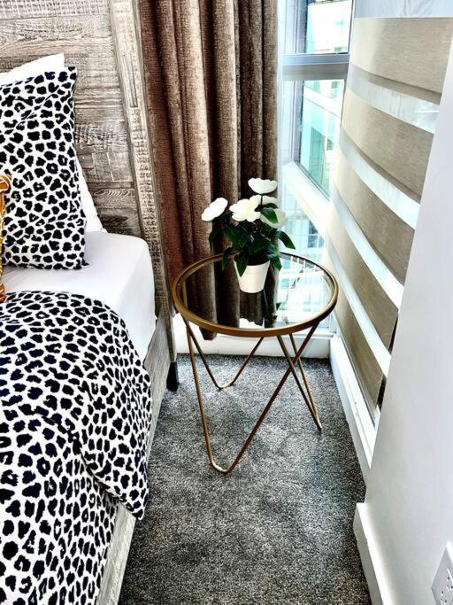 Stunning Condo Wit Amazing View 5Mins From Cntower Toronto Eksteriør bilde